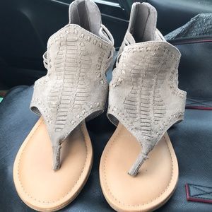 Cute faux suede sandals! 9.5/10